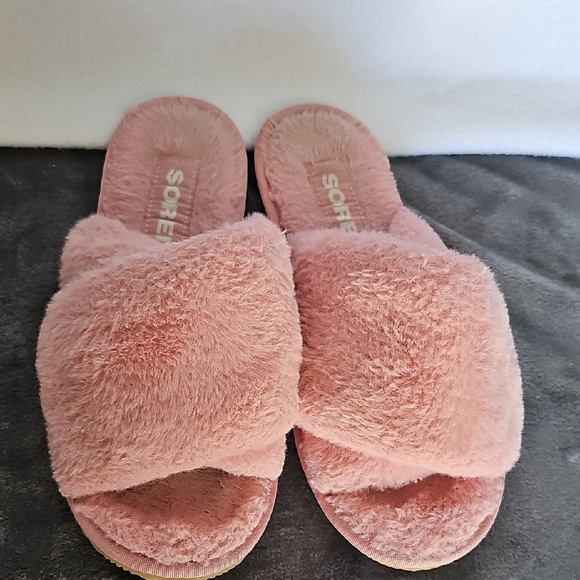 Sorel Women's Pink Fuzzy Slippers Size 8 - Picture 1 of 6